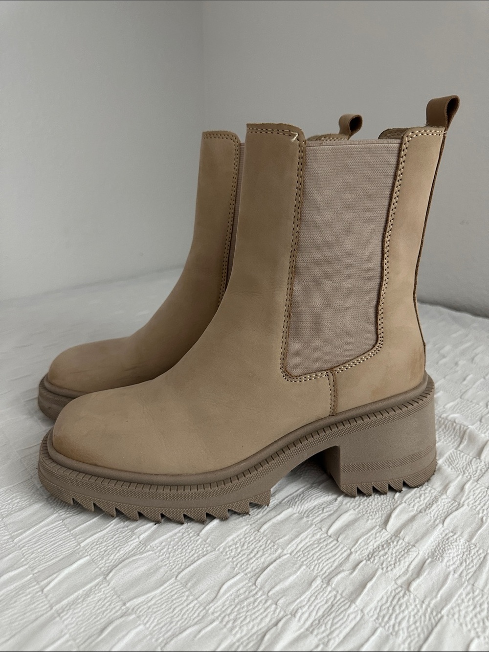 Steve Madden Women's Chunky Chelsea Boots in Beige